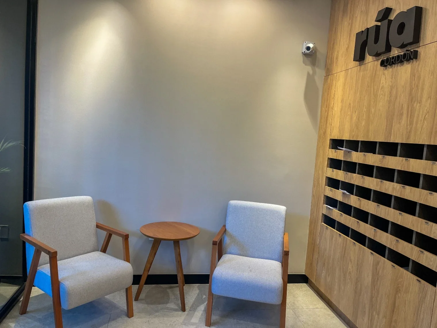 Apartamento Amueblado en Cordon con Cochera Doble - Imagen 4