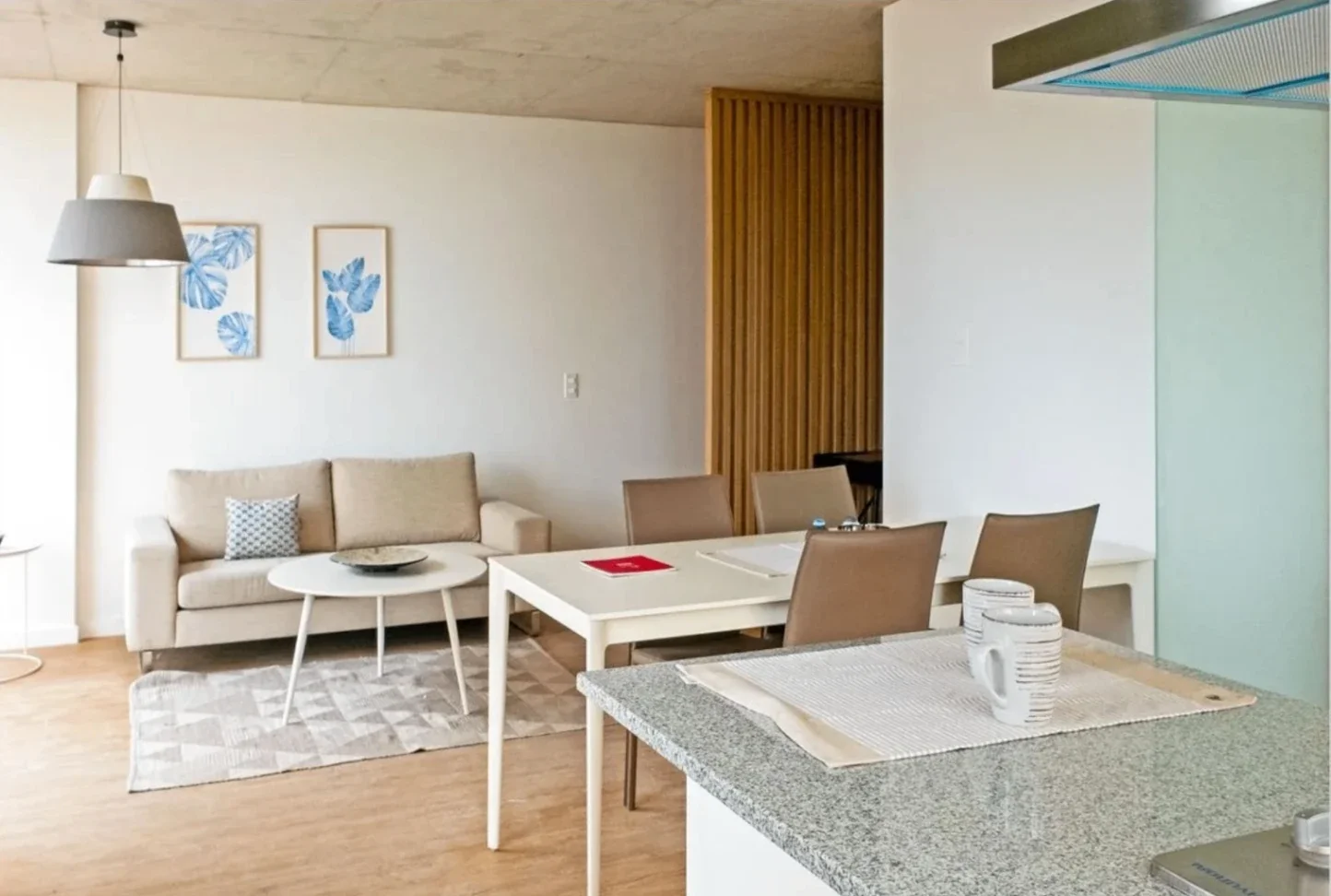 Apartamento en venta c/ cochera en Barrio Sur - Imagen 2
