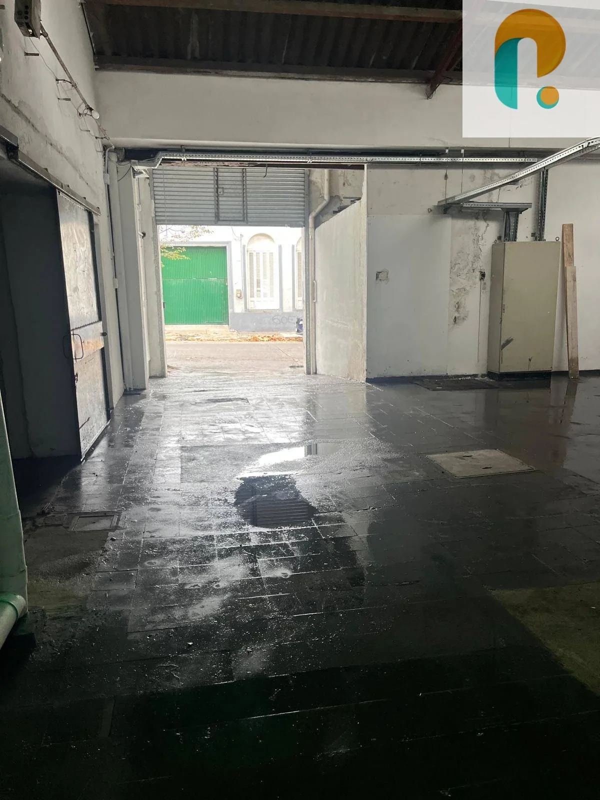 Alquiler de Galpones en La Comercial. 1 de 237m2 o 2 Locales de 500 m2 - Imagen 1