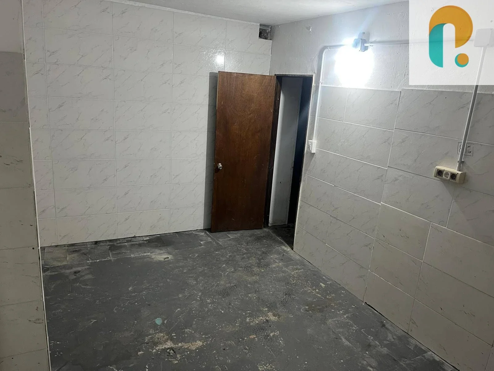 Alquiler de Galpones en La Comercial. 1 de 237m2 o 2 Locales de 500 m2 - Imagen 1