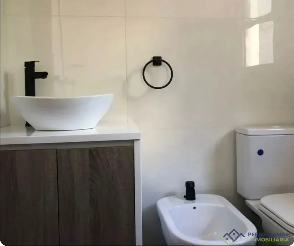 Alquiler Excelente Casa Familiar en Parque Carrasco con Amplio Jardín y Gran Potencial de Disfrute - Imagen 5