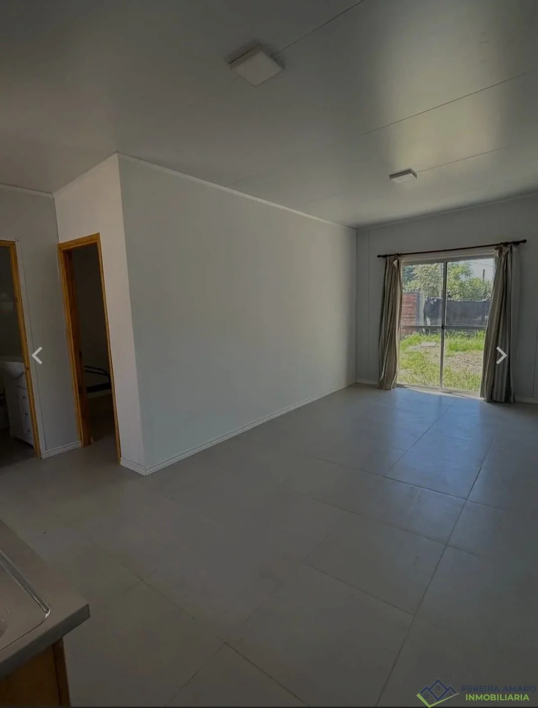 Casa en alquiler c/ cochera en Villa Aeroparque - Imagen 2