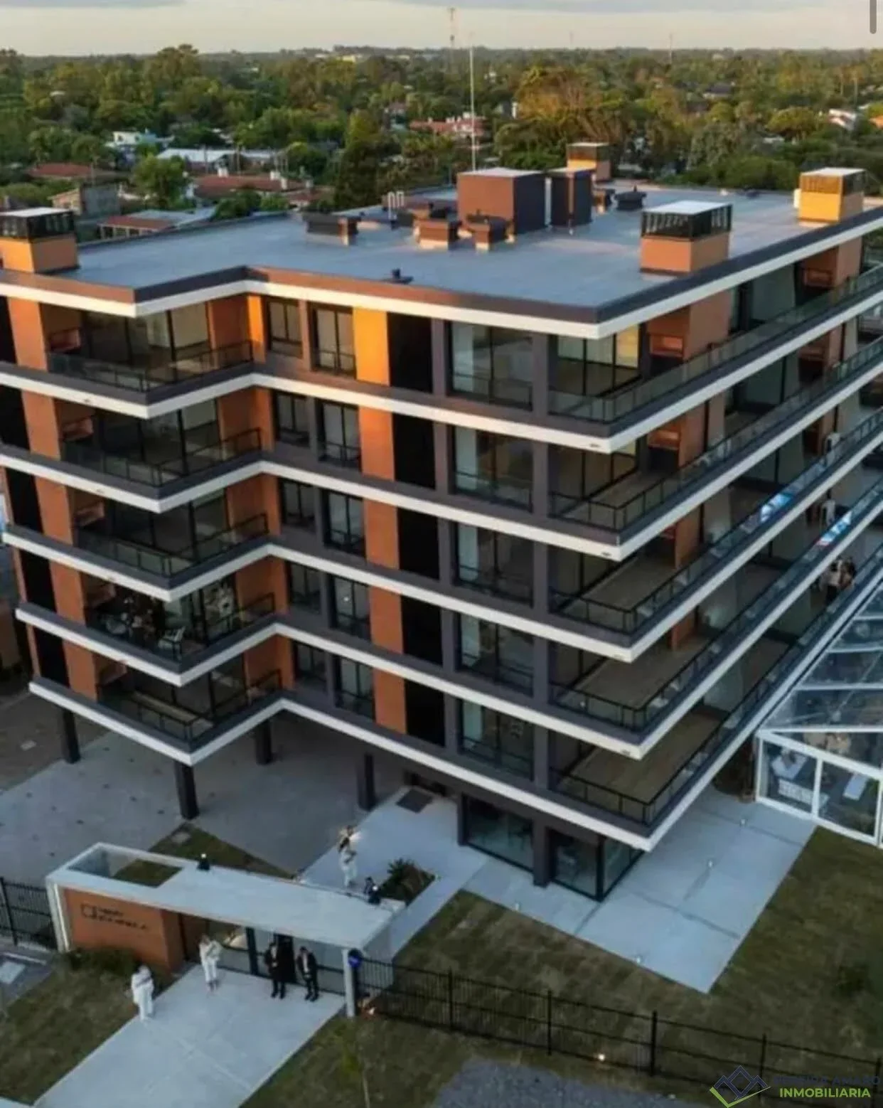 Apartamento en alquiler c/ cochera en Shangrilá - Imagen 2