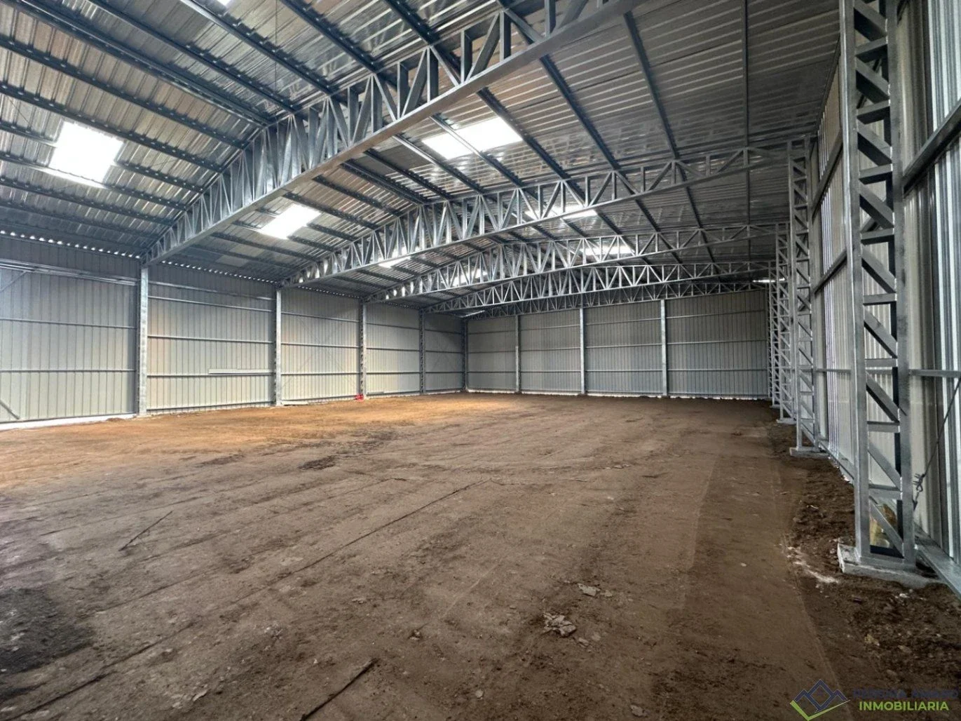 Galpón en venta de 400m² cubiertos con oficina,cocina y baño Excelente espacio para logística,depósito o actividad comercial - Imagen 3