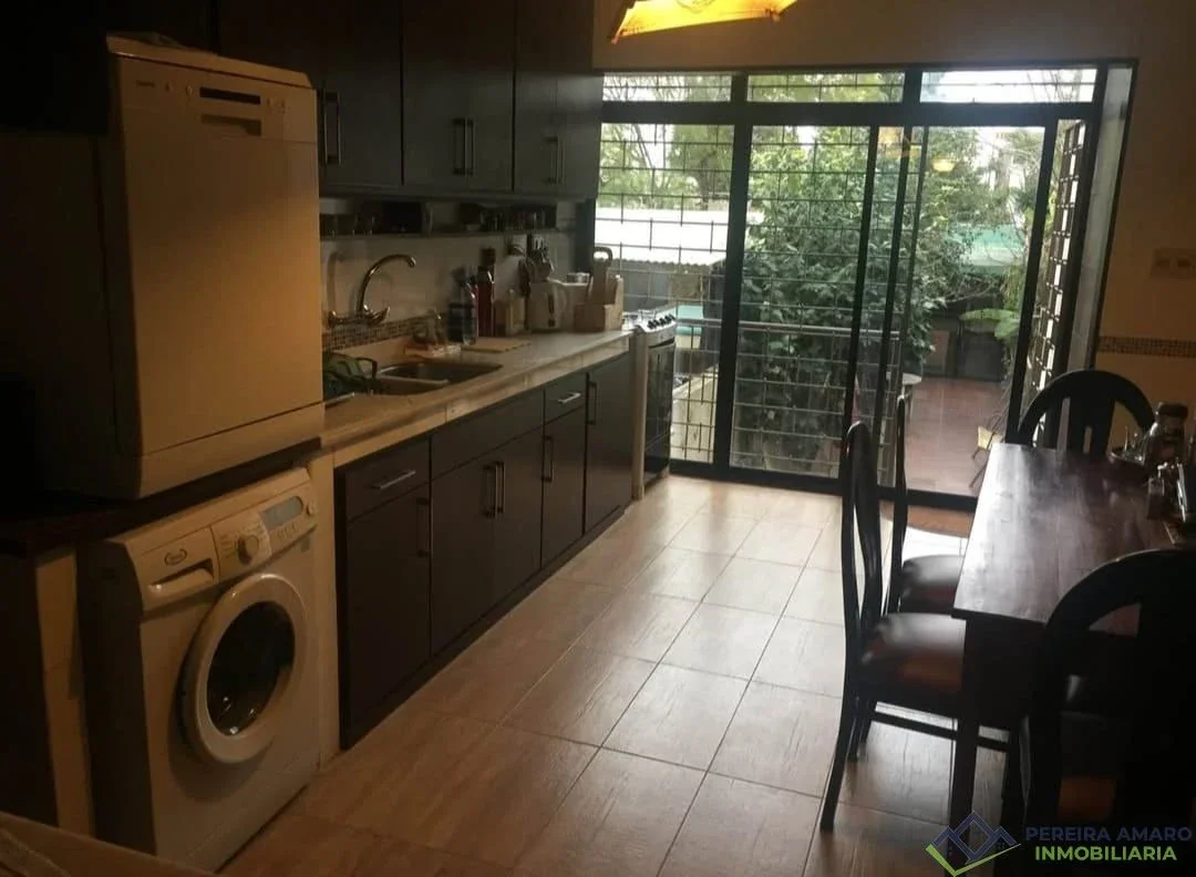 Casa en venta c/ cochera en Malvin - Imagen 2