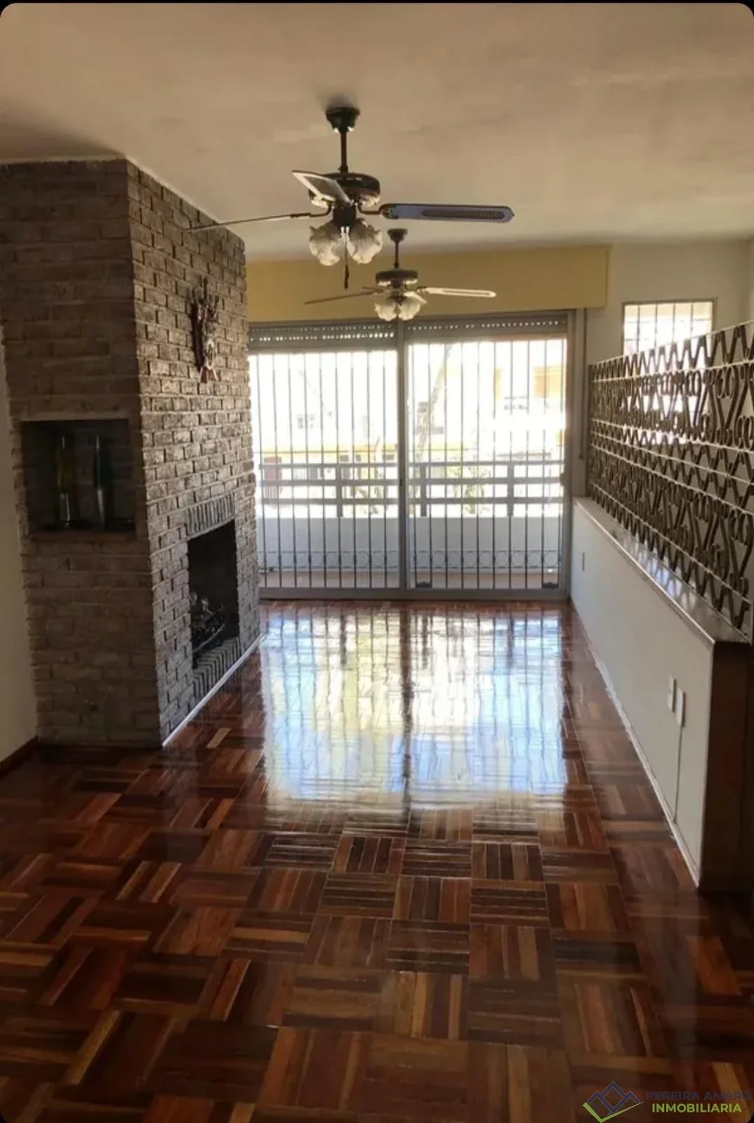 Impecable Casa de 4 Dormitorios en Malvín Nuevo Amplios Espacios, Fondo y Excelente Ubicación - Imagen 3