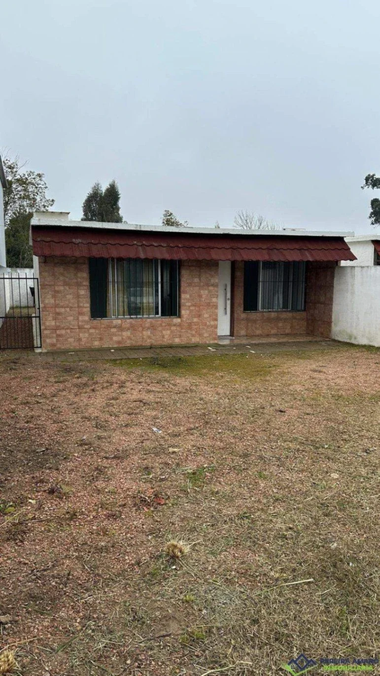 Casa en alquiler 2 dormitorios jardín y fondo en Solymar - Imagen 2