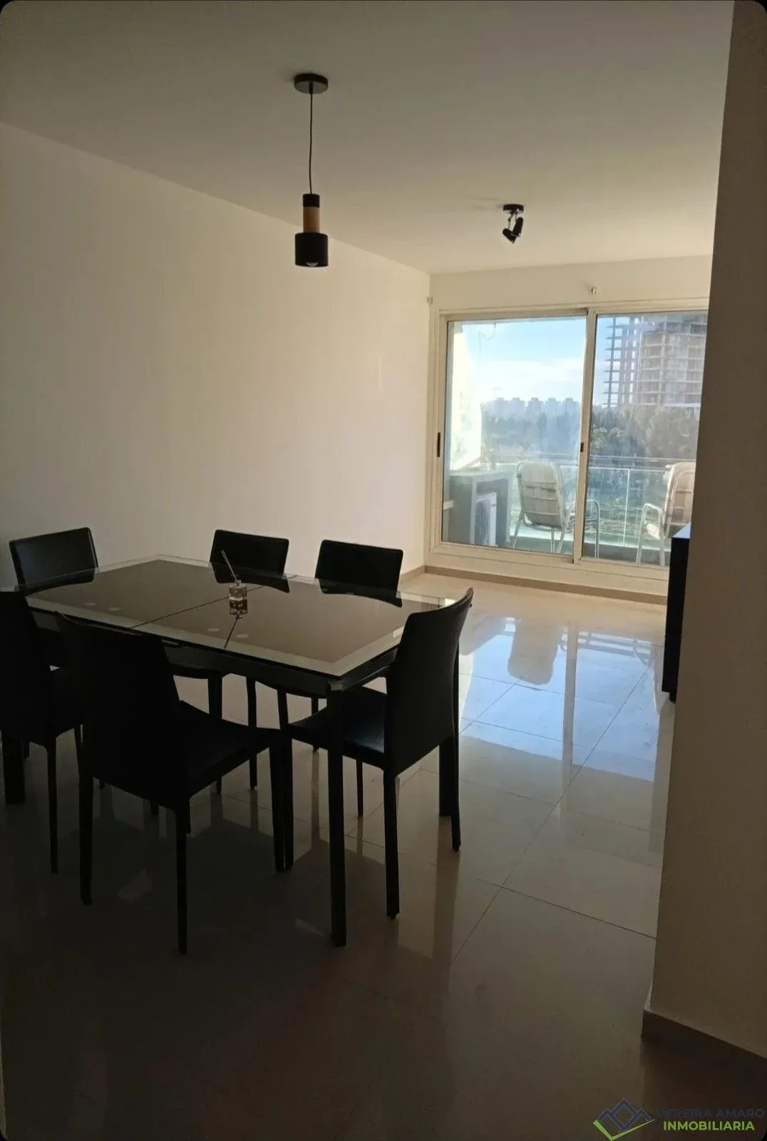 Apartamento en alquiler c/ cochera en Barra de Carrasco - Imagen 2