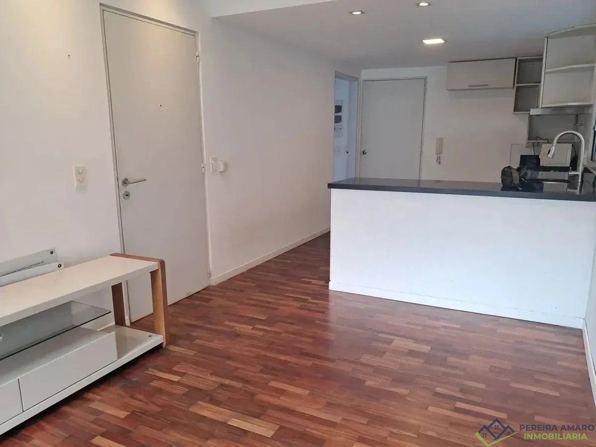 Apartamento en Alquiler en Malvín 1 Dormitorio 2 Cocheras Excelente Ubicación - Imagen 3