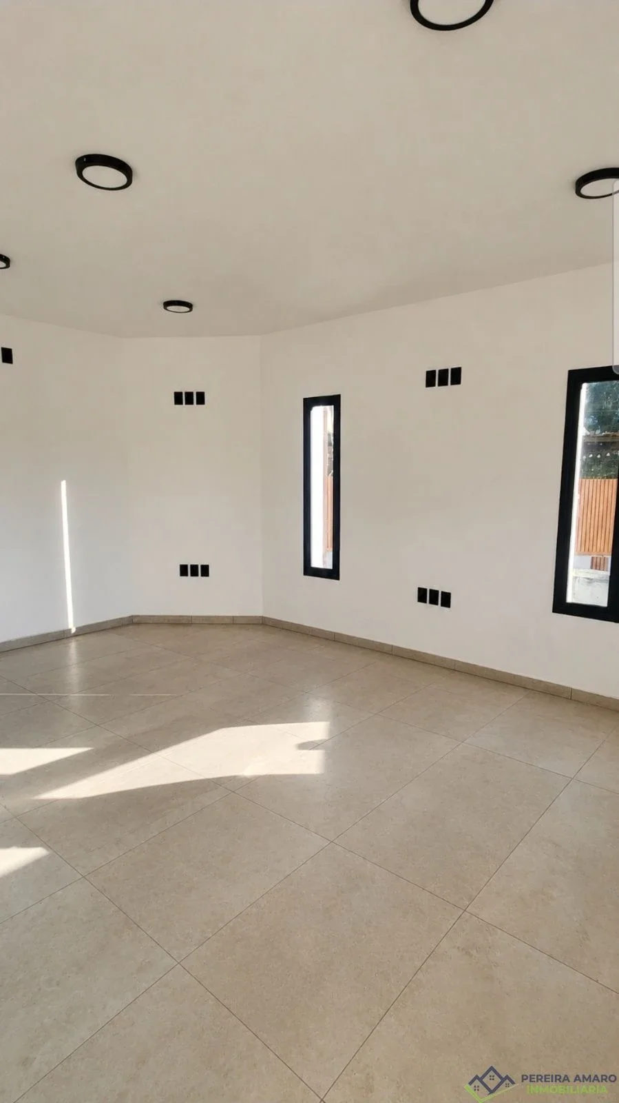 Exclusiva Casa a Estrenar de 3 Plantas,3 Dormitorios,2 Suites,4 Baños Parrillero - Imagen 4