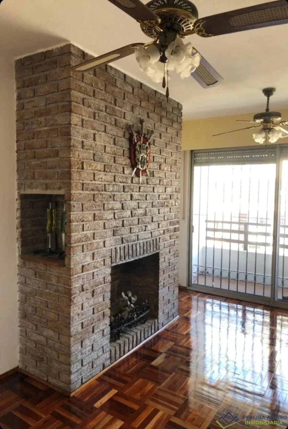 Impecable Casa de 4 Dormitorios en Malvín Nuevo Amplios Espacios, Fondo y Excelente Ubicación - Imagen 4