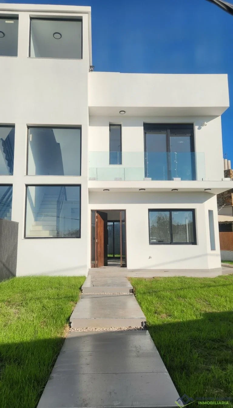 Exclusiva Casa a Estrenar de 3 Plantas,3 Dormitorios,2 Suites,4 Baños Parrillero - Imagen 1