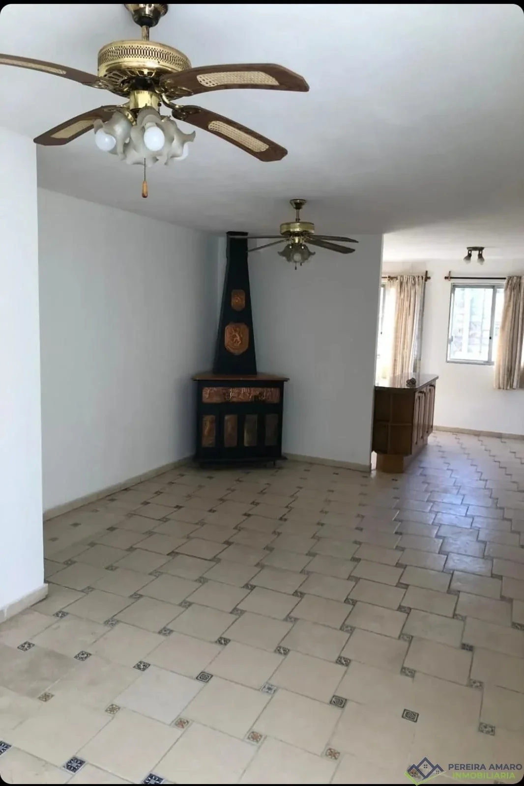 Impecable Casa de 4 Dormitorios en Malvín Nuevo Amplios Espacios, Fondo y Excelente Ubicación - Imagen 5