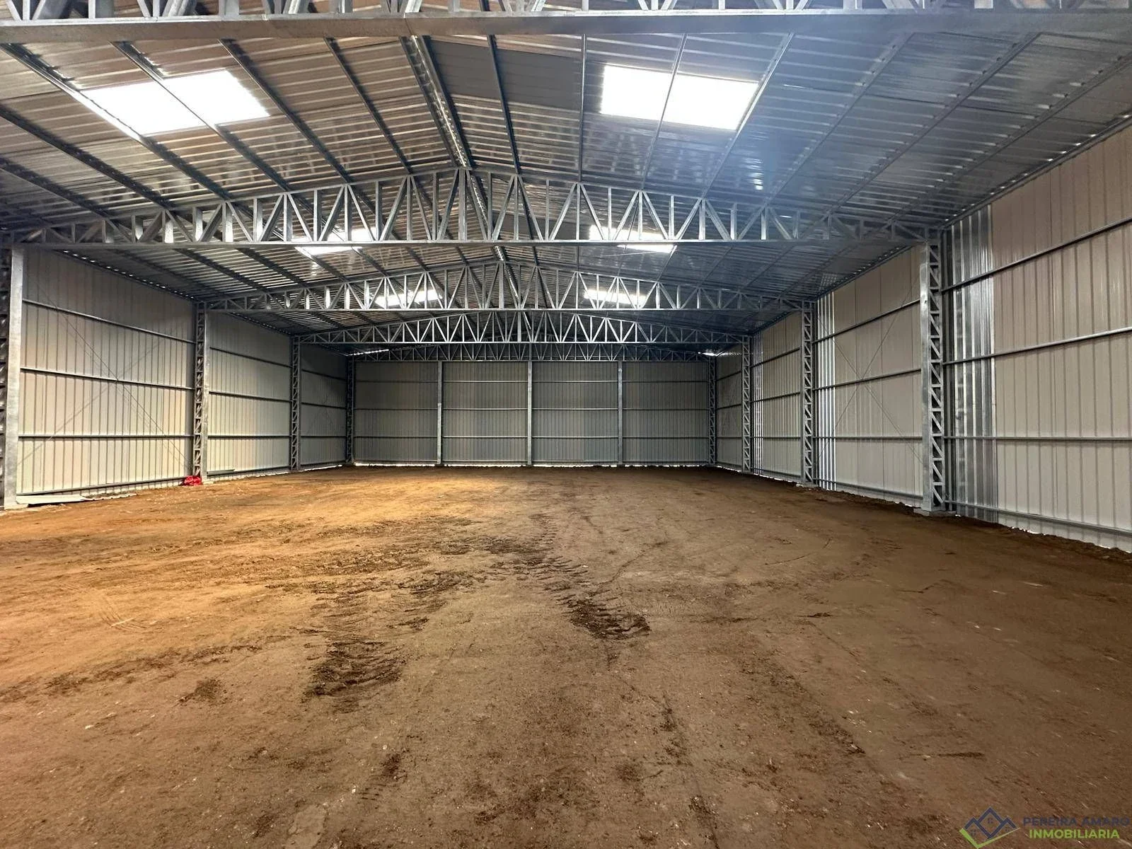 Galpón en venta de 400m² cubiertos con oficina,cocina y baño Excelente espacio para logística,depósito o actividad comercial - Imagen 1