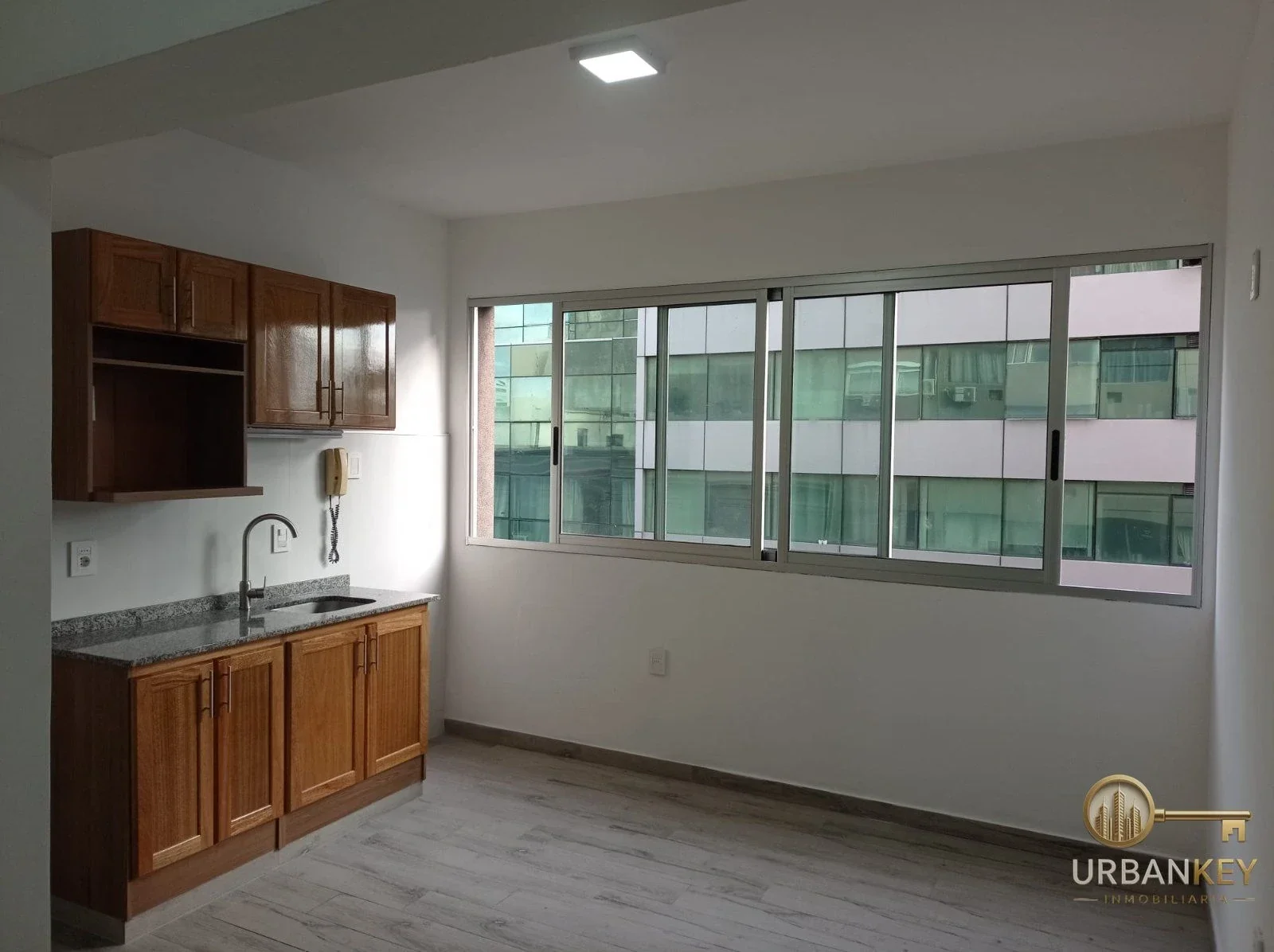 ALQUILER APARTAMENTO MONOAMBIENTE 28m2 BAJOS GASTOS COMUNES - TRES CRUCES - Imagen 1