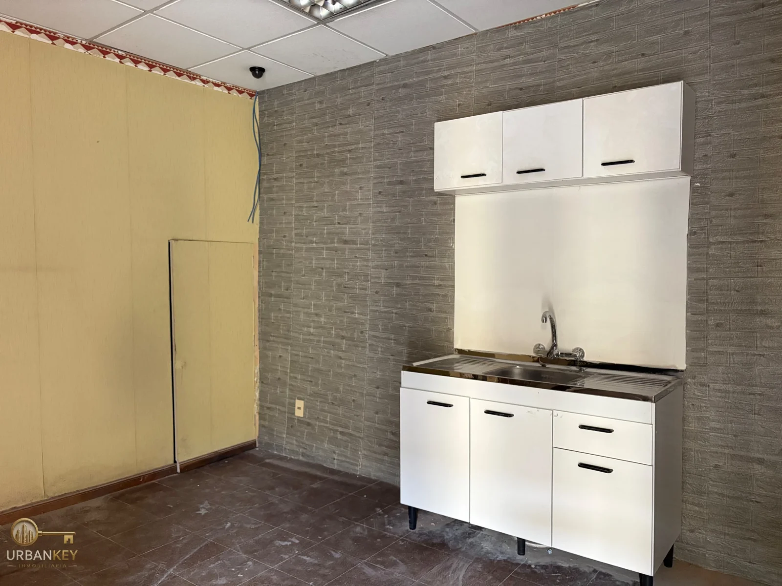 ALQUILER MONOAMBIENTE EN CIUDAD VIEJA PROXIMO A PUERTO SIN GASTOS COMUNES - Imagen 2