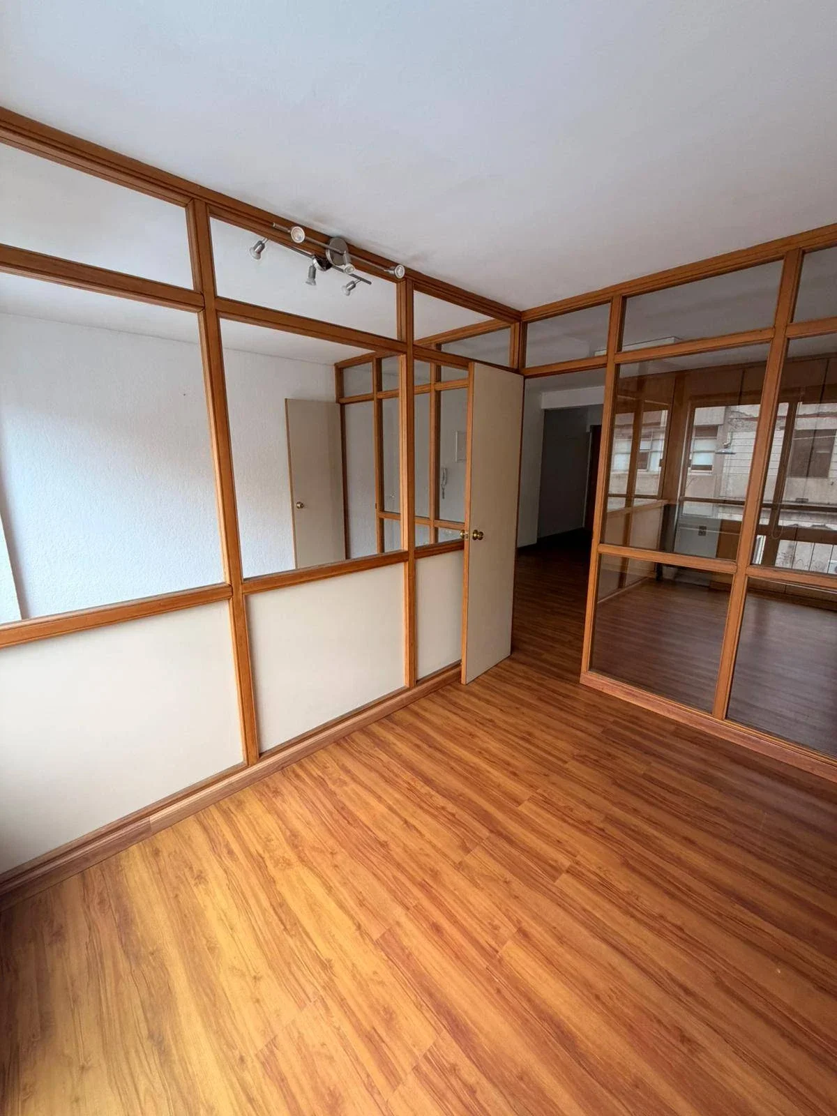 VENTA OFICINA 60m2 2 OFICINAS PRIVADAS + SALA DE REUNIONES - CIUDAD VIEJA - Imagen 4