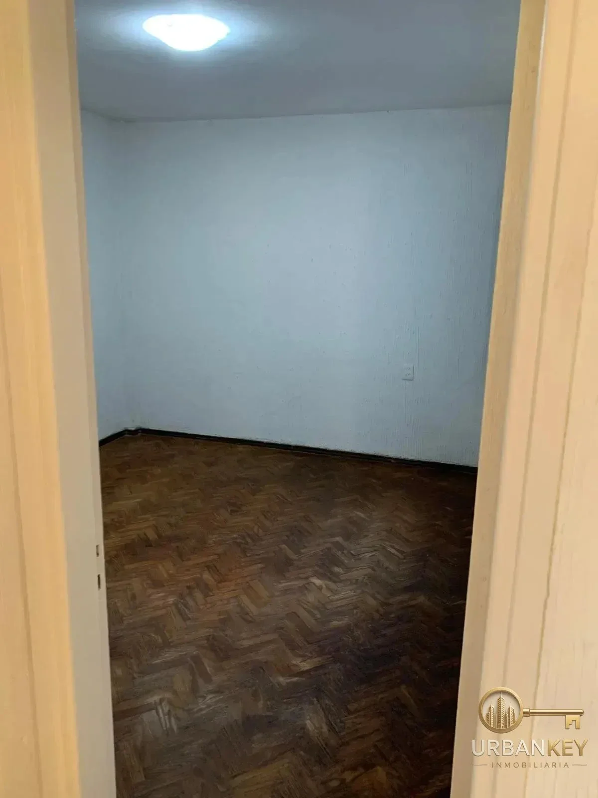 Alquiler apartamento 1 dormitorio y patio con bajos gastos comunes La Comercial - Imagen 3
