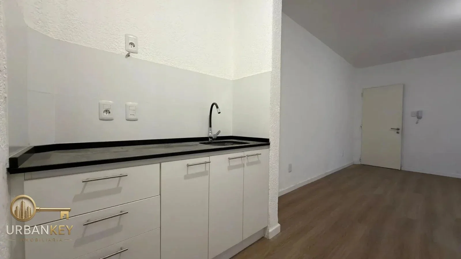 Monoambiente en alquiler vivienda u oficina con entrada independiente pocitos - Imagen 3