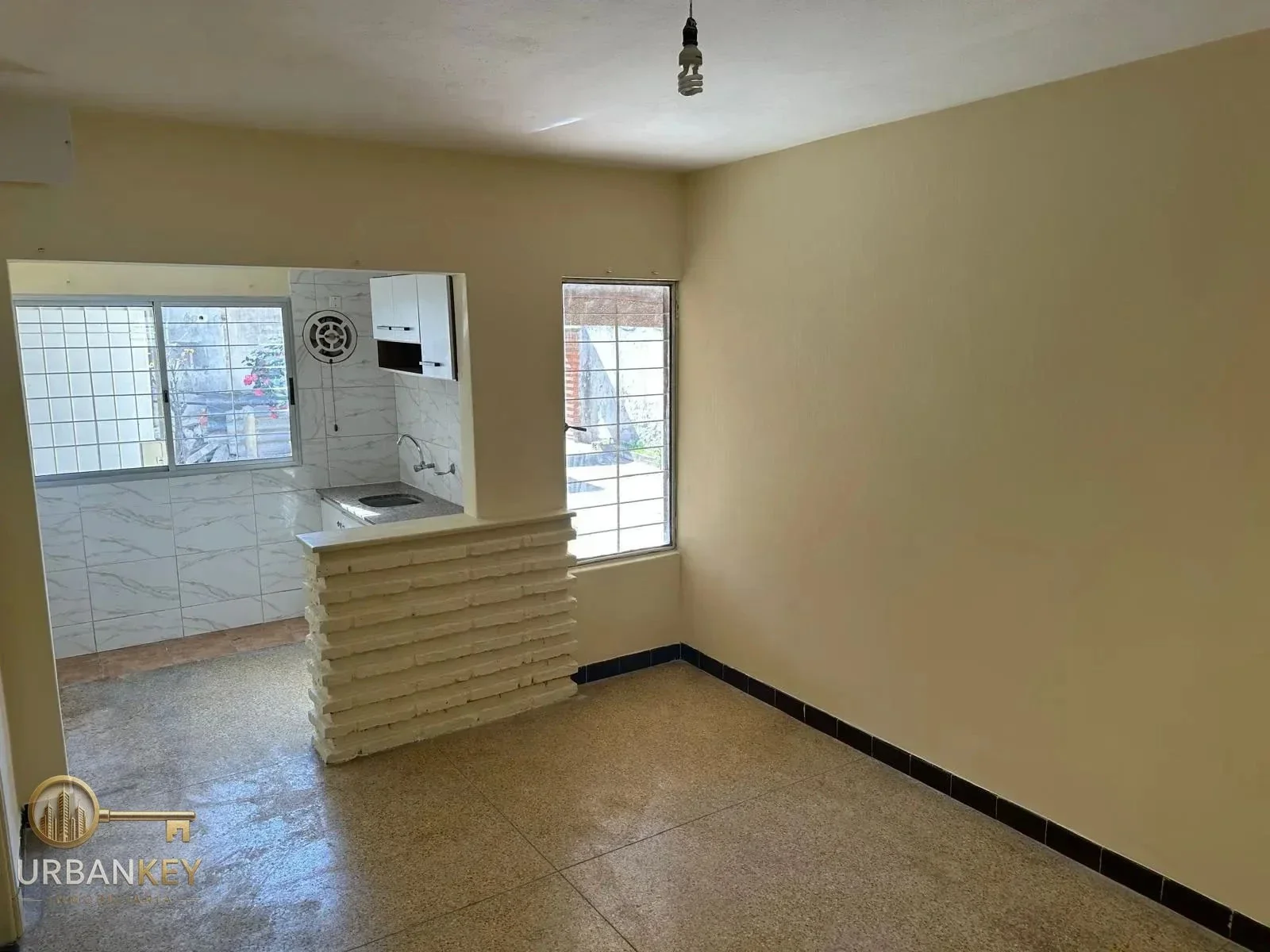 Apartamento en alquiler de 1 dormitorio y patio con parrillero en Brazo Oriental - Imagen 2
