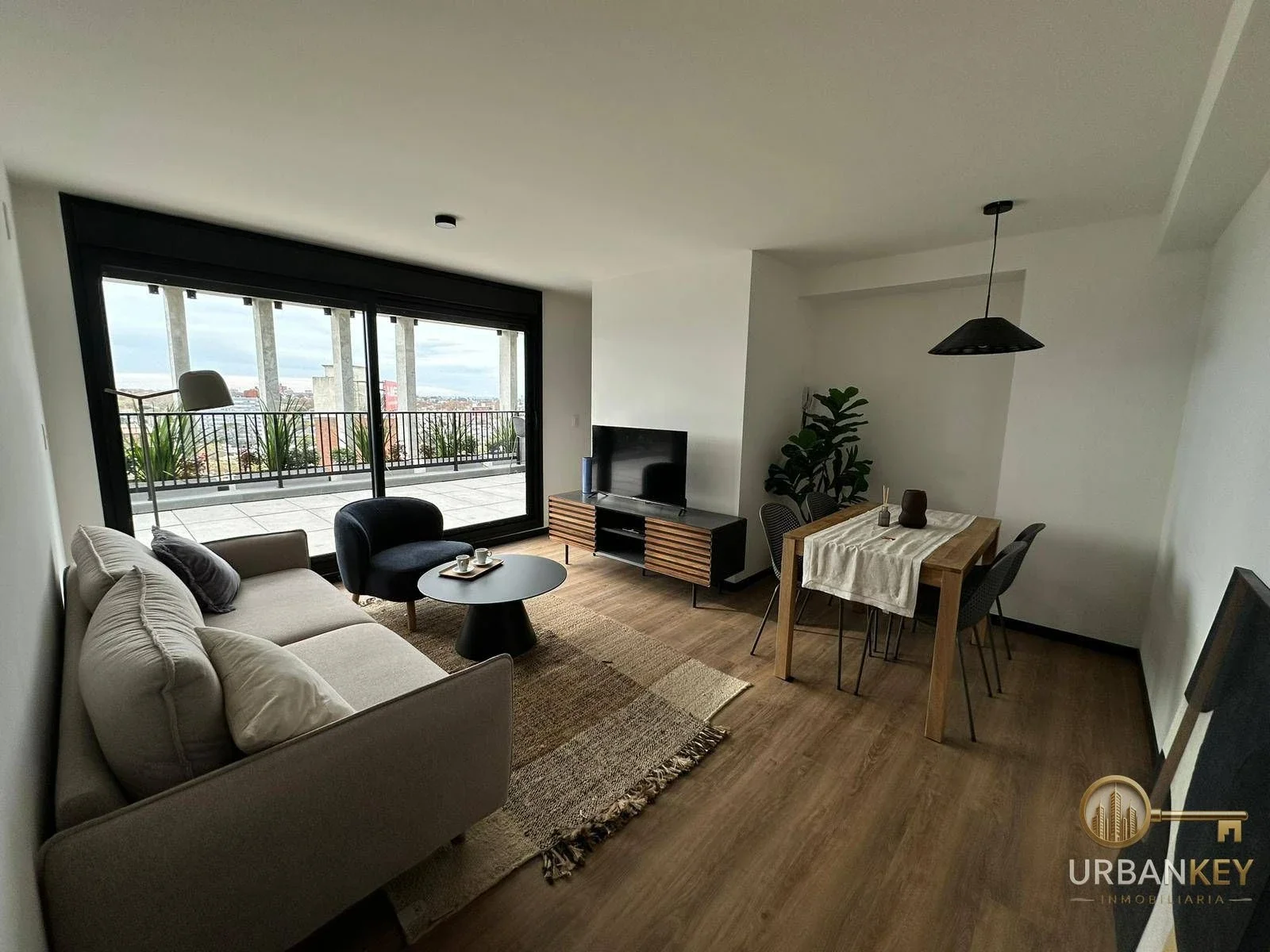 VENTA PENTHOUSE 2 DORMITORIOS A ESTRENAR Y AMENITIES EN PARQUE BATLLE - Imagen 1
