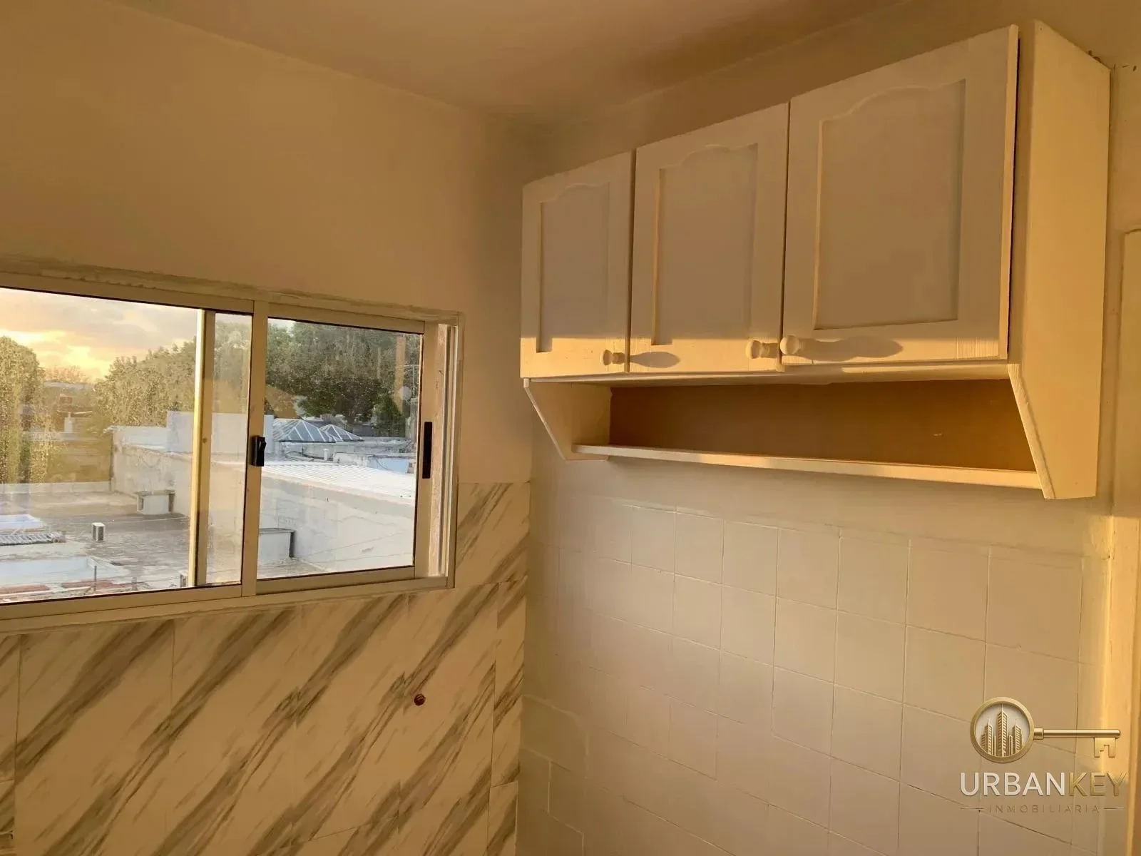 Alquiler apartamento 1 dormitorio y patio con bajos gastos comunes La Comercial - Imagen 5