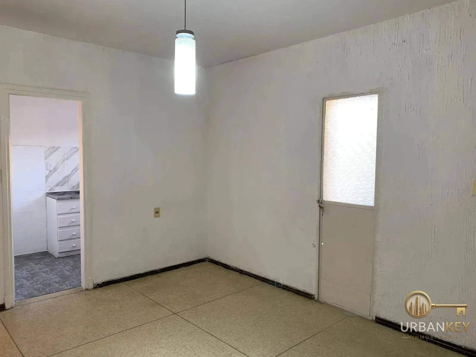 Alquiler apartamento 1 dormitorio y patio con bajos gastos comunes La Comercial - Imagen 2