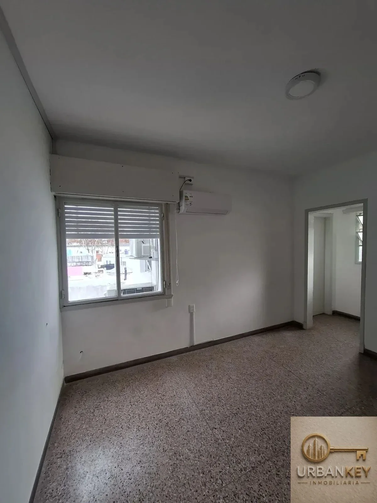 Apartamento en alquiler 1 dormitorio sobre Avenida Gral Flores en La Figurita - Imagen 1