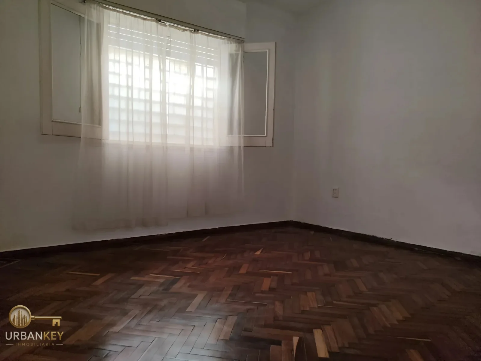ALQUILER APARTAMENTO DE 1 DORMITORIO CON PATIO EN PARQUE BATLLE / BUCEO - Imagen 1