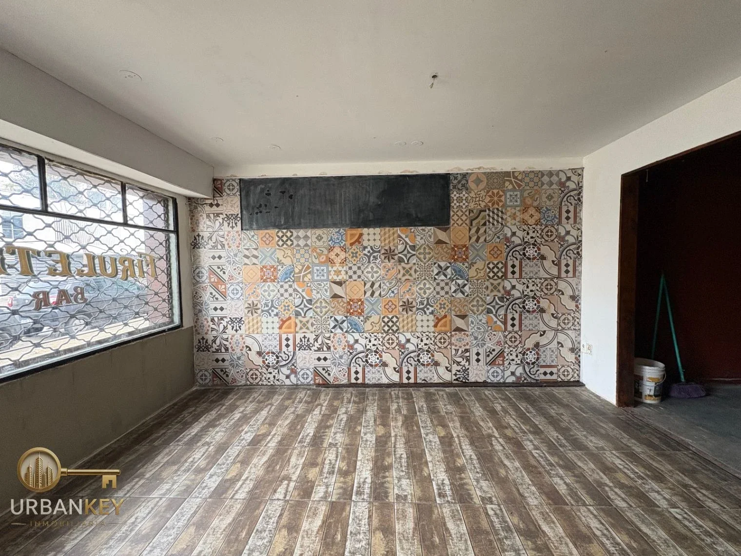 ALQUILER LOCAL COMERCIAL EN PARQUE BATLLE SIN GASTOS COMUNES - Imagen 4