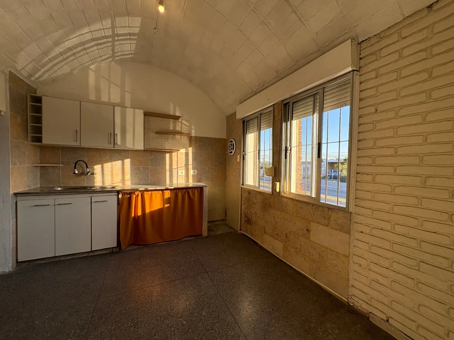 VENTA APARTAMENTO 1 DORMITORIO Y GRAN PATIO DE 200M2 APROX EN SAYAGO - Imagen 2