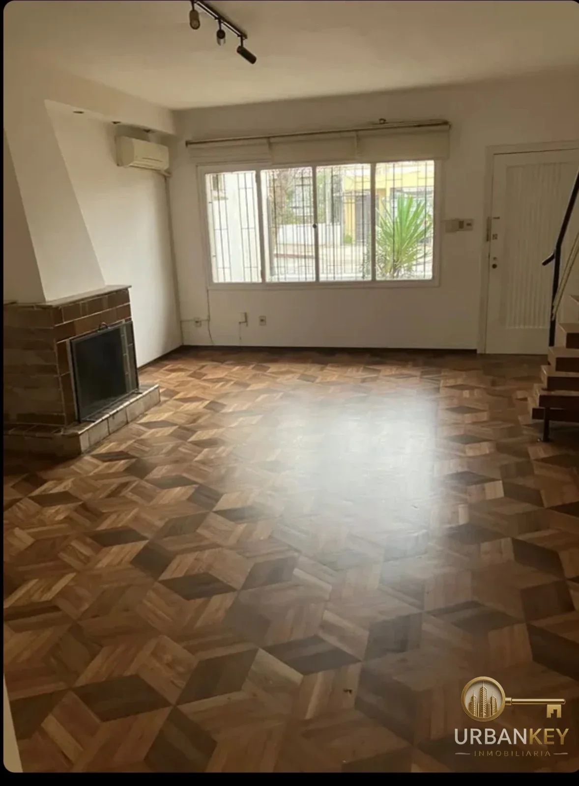 ALQUILER CASA PH FRENTE 3 DORMITORIOS 2 BAÑOS PATIO GALPON PARRILLERO SIN GC - Imagen 2