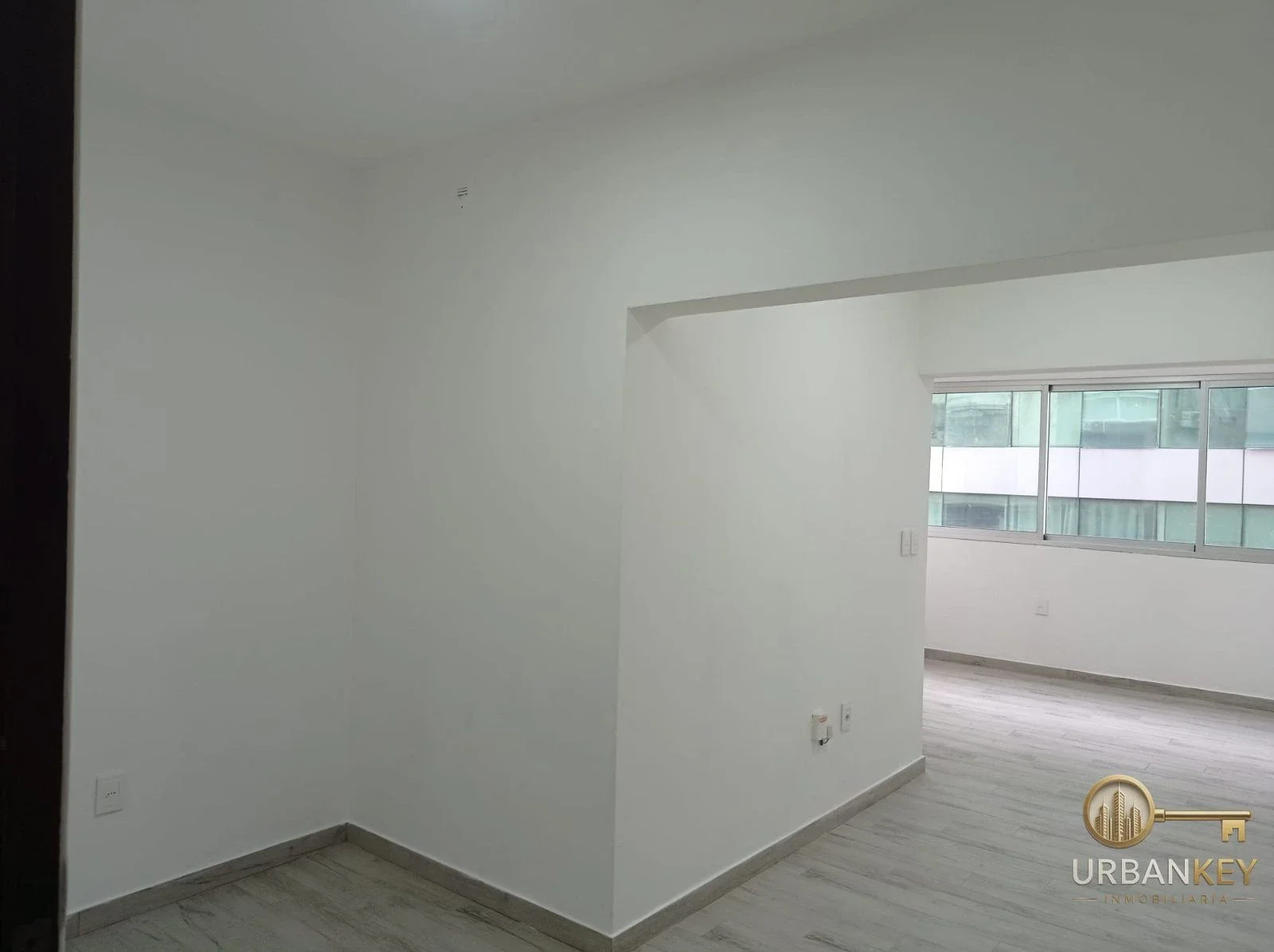 ALQUILER APARTAMENTO MONOAMBIENTE 28m2 BAJOS GASTOS COMUNES - TRES CRUCES - Imagen 2