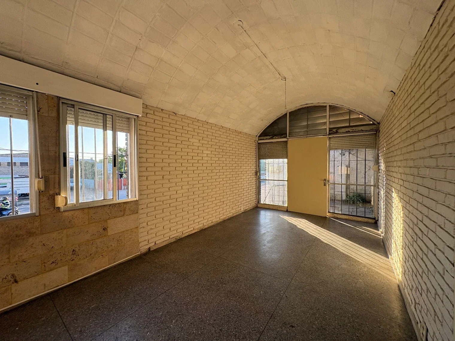 VENTA APARTAMENTO 1 DORMITORIO Y GRAN PATIO DE 200M2 APROX EN SAYAGO - Imagen 3