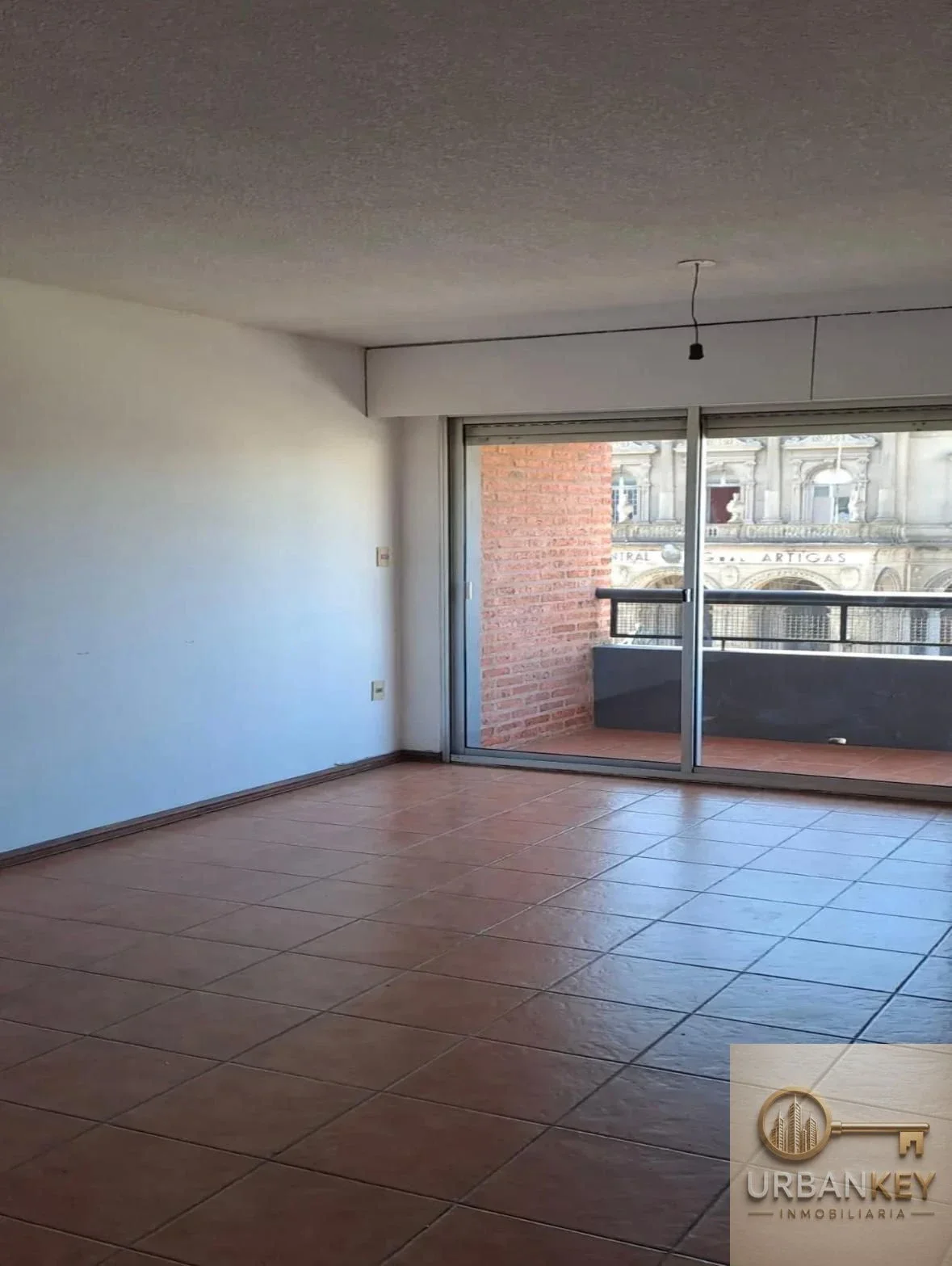 Apartamento en alquiler de 2 dormitorios en Centro - Imagen 2