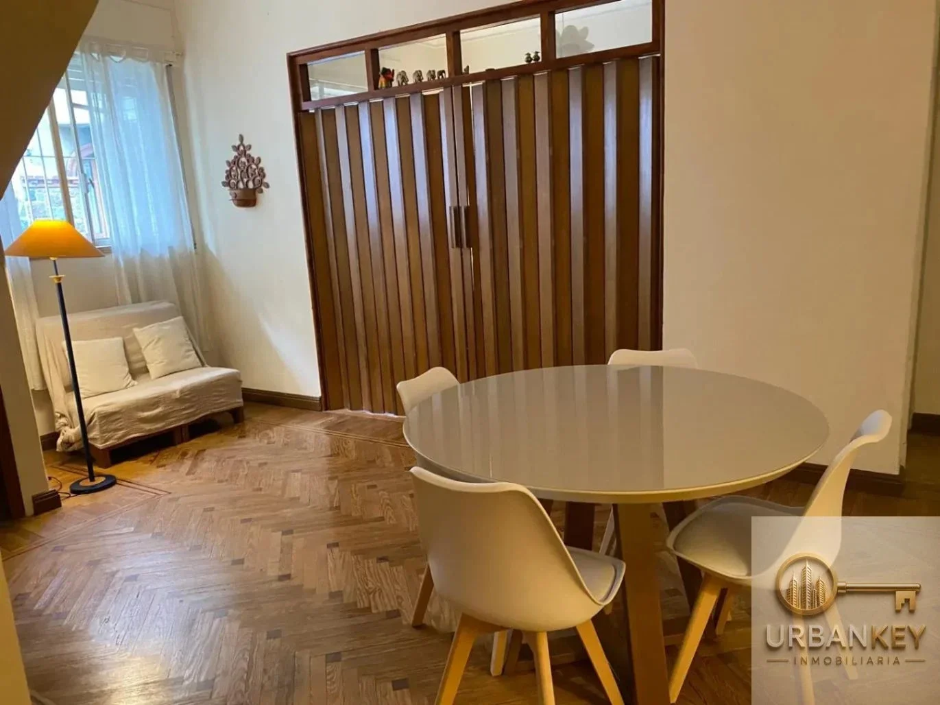 Casa en alquiler 2 dormitorios 2 baños y patio de uso exclusivo en Pocitos - Imagen 4