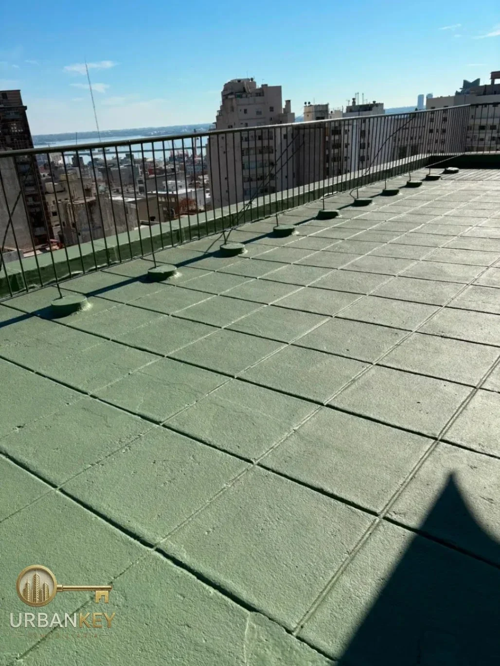 Penthouse en alquiler de 2 dormitorios 2 baños con gran terraza y cochera Centro - Imagen 5