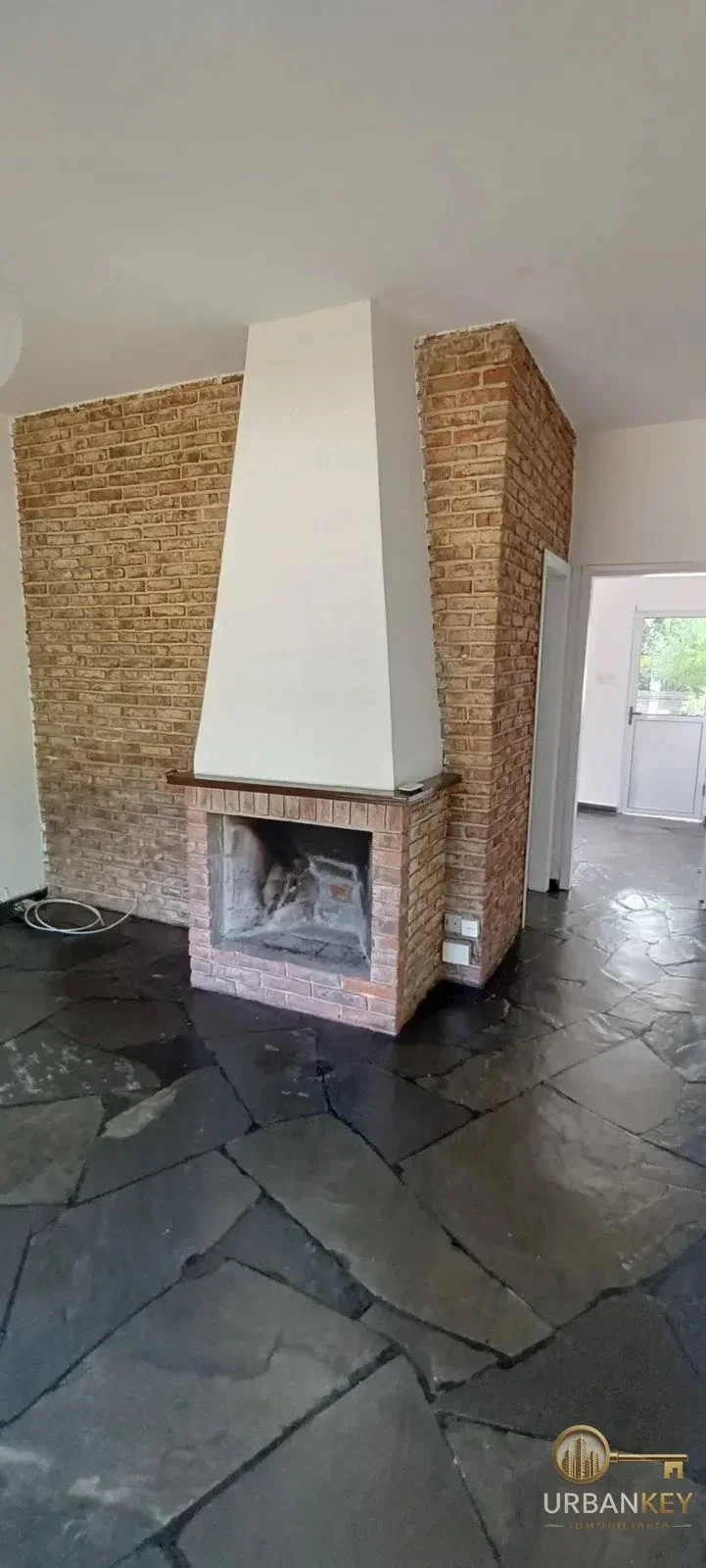 ALQUILER CASA DE 2 DORMITORIOS CON GRAN PATIO Y LUGAR PARA AUTOS CARRASCO NORTE - Imagen 3