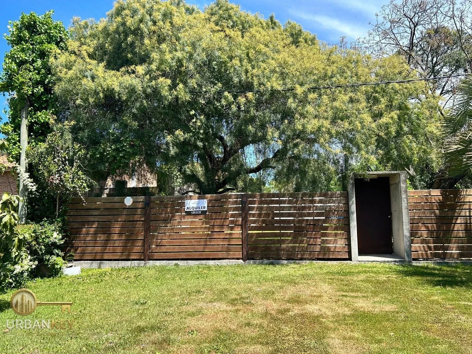ALQUILER DE CASA DE 2 DORMITORIOS CON PISCINA, BARBACOA Y COCHERA EN SOLYMAR - Imagen 2