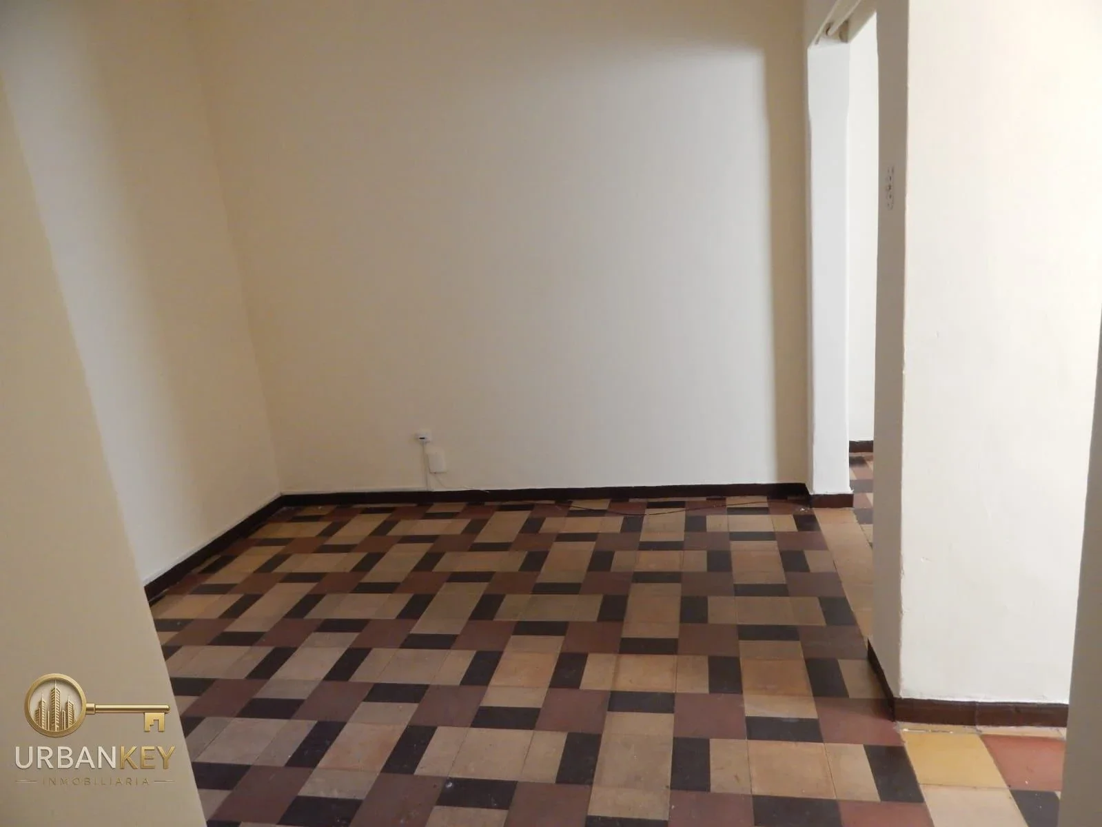CASA EN ALQUILER DE 3 DORMITORIOS SOBRE AV URUGUAY EN CORDÓN - Imagen 5
