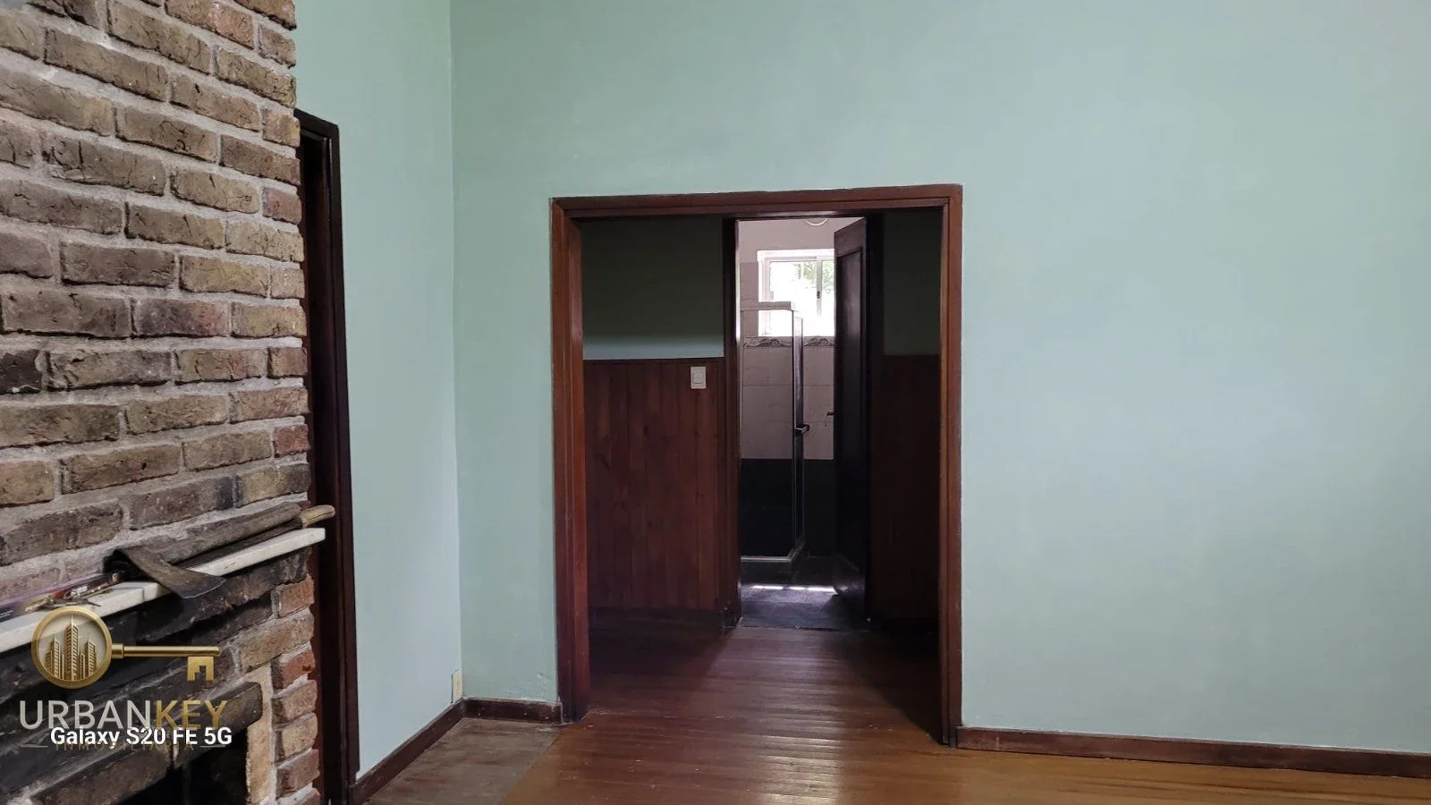 CASA EN ALQUILER DE 2 DORMITORIOS CON COCHERA EN CAMINO PAJAS BLANCAS - Imagen 2