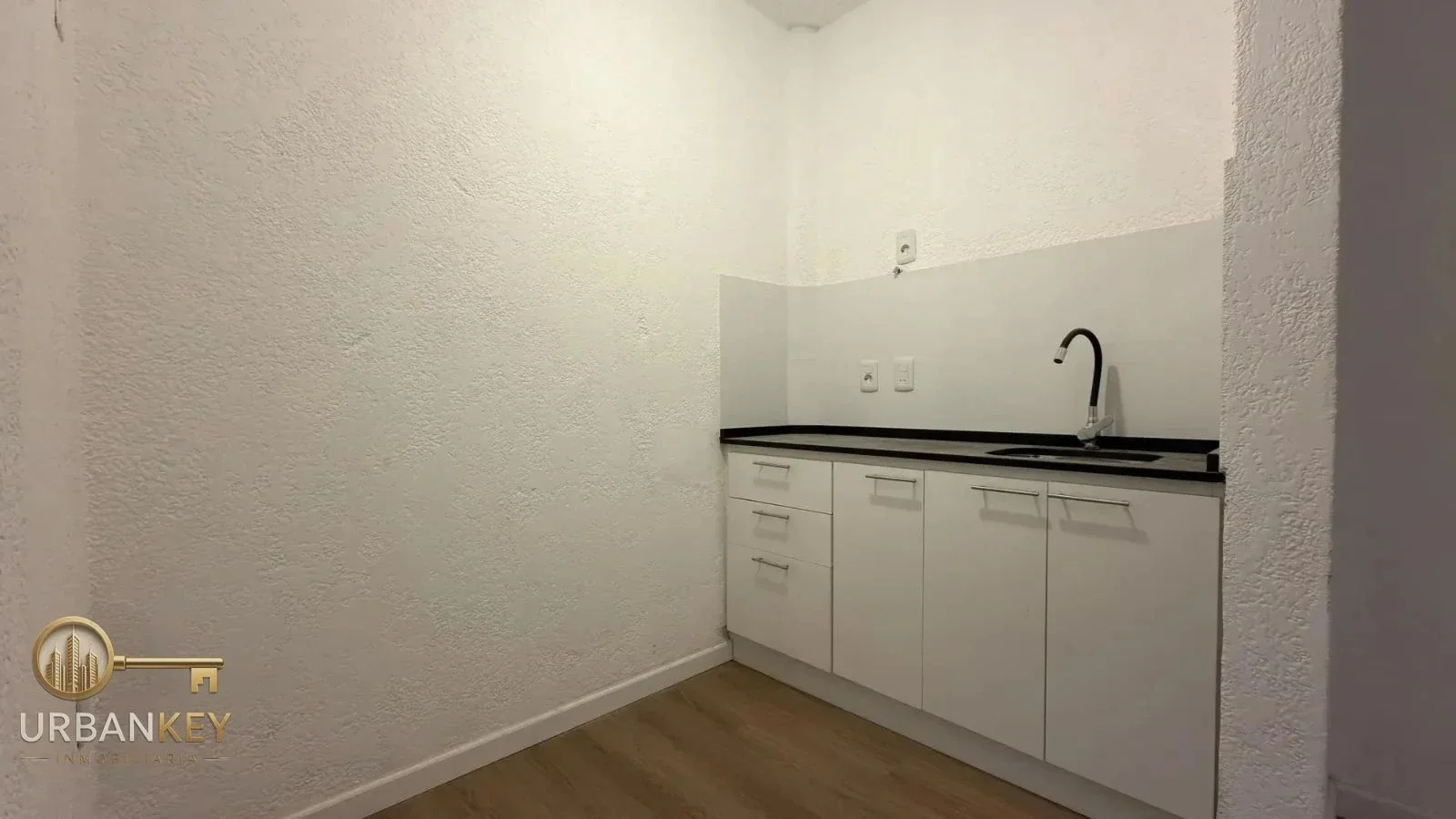 Monoambiente en alquiler vivienda u oficina con entrada independiente pocitos - Imagen 4