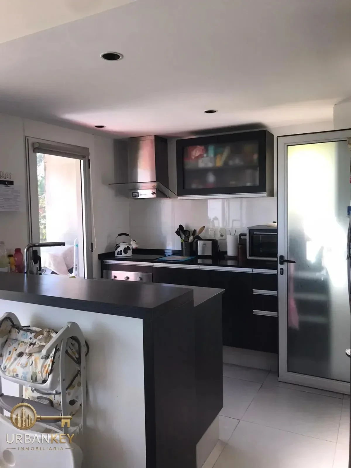 Apartamento en alquiler 2 dormitorios 2 baños y cochera sobre Almiron en Malvin - Imagen 4