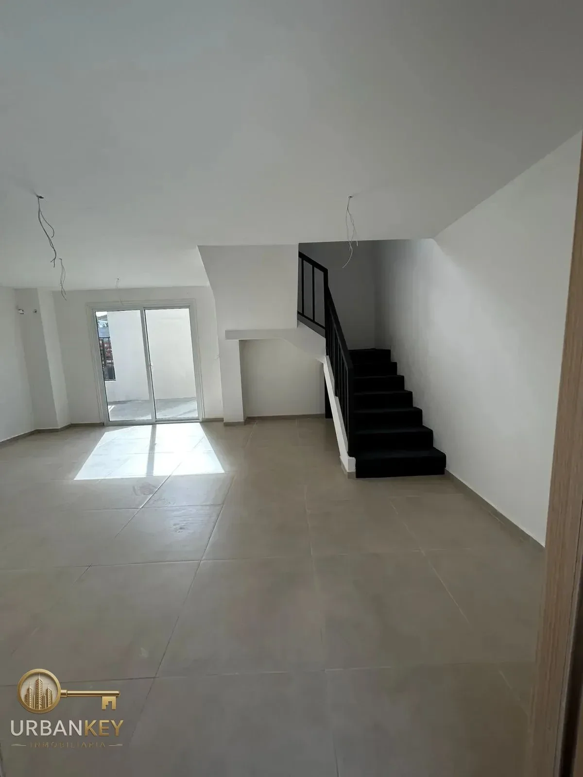 Dúplex en alquiler a estrenar 2 dormitorios, patio y cochera en Malvin Norte - Imagen 2