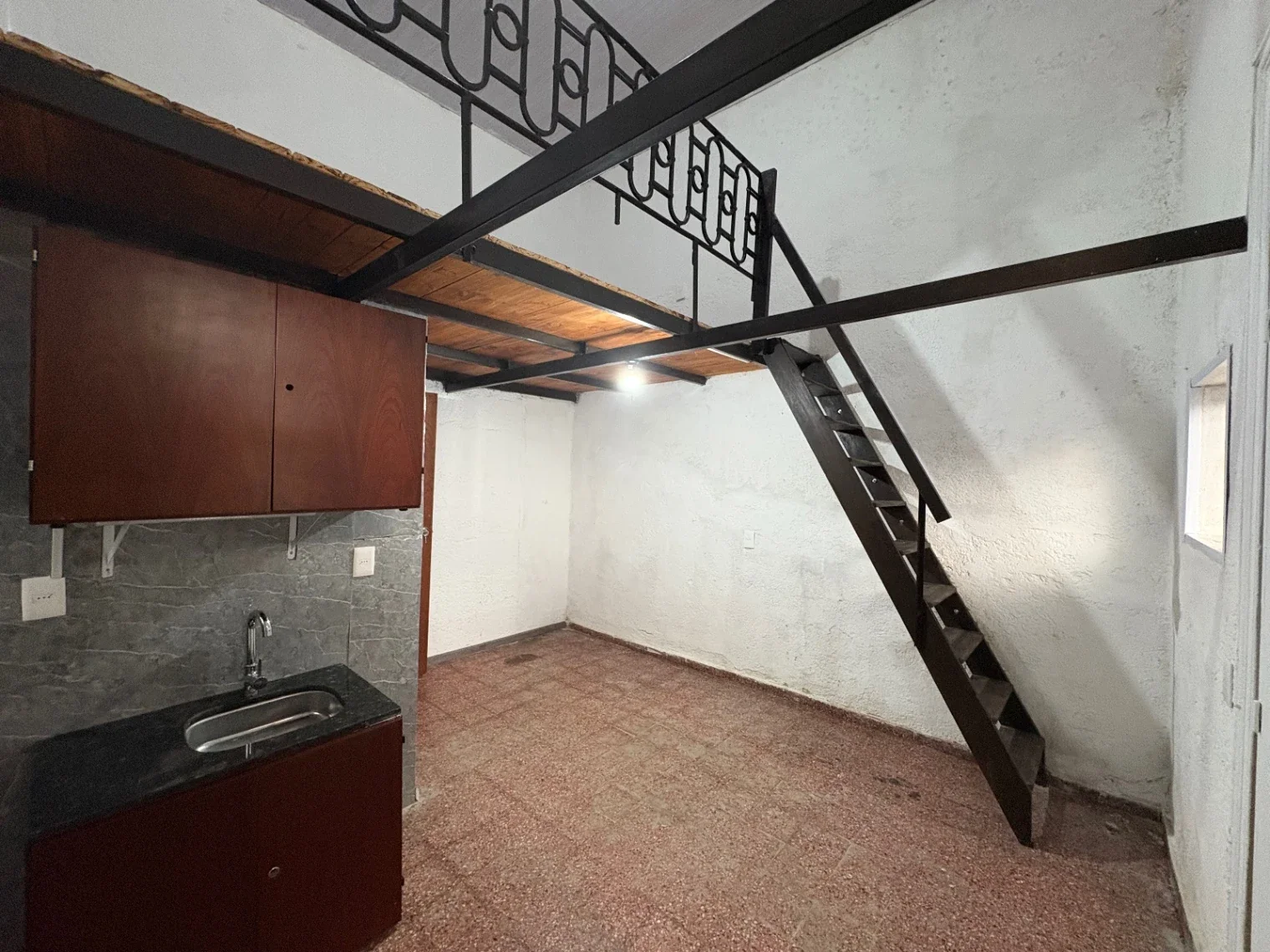 ALQUILER APARTAMENTO 1 DORMITORIO TIPO LOFT EN CORDON TRES CRUCES WIFI INCLUIDO - Imagen 1