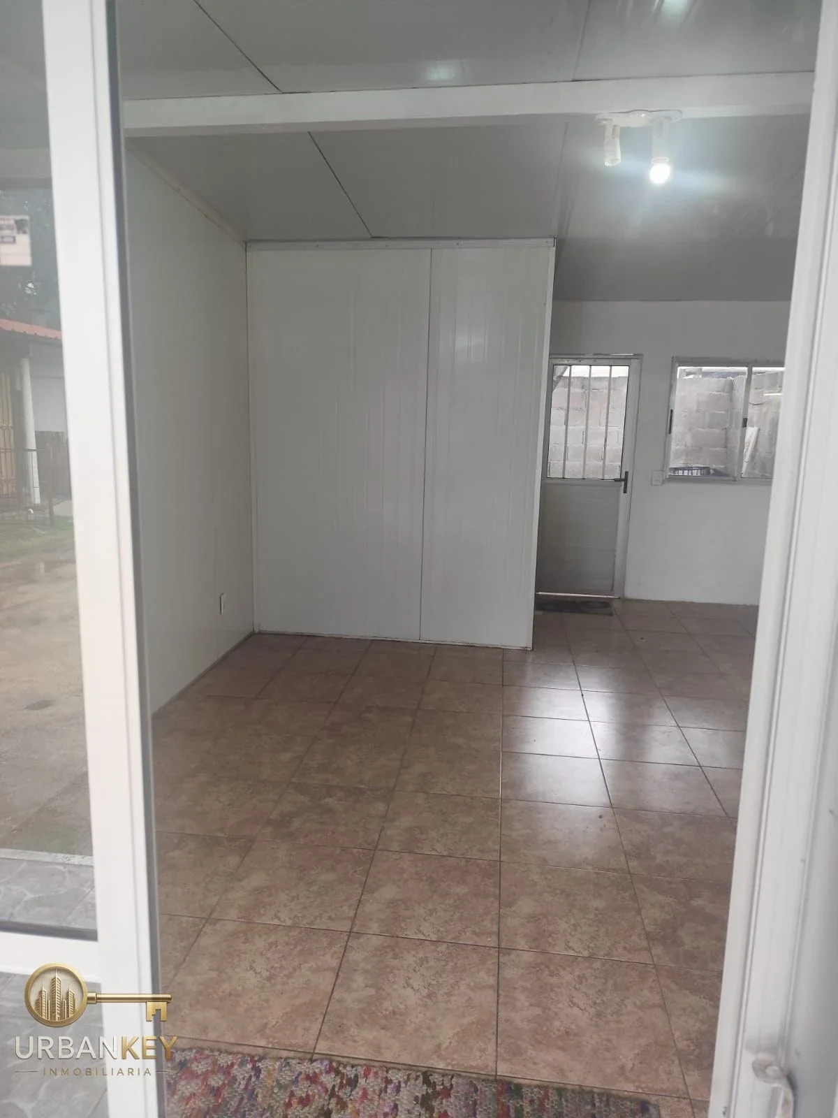MONOAMBIENTE AMPLIO EN ALQUILER SIN GASTOS COMUNES EN CAPURRO / BELLA VISTA - Imagen 2