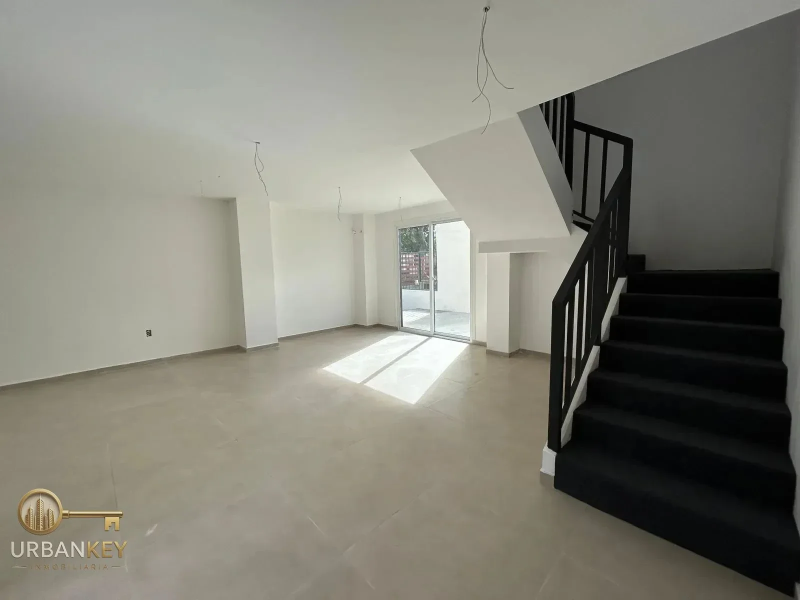 Dúplex en alquiler a estrenar 2 dormitorios, patio y cochera en Malvin Norte - Imagen 1