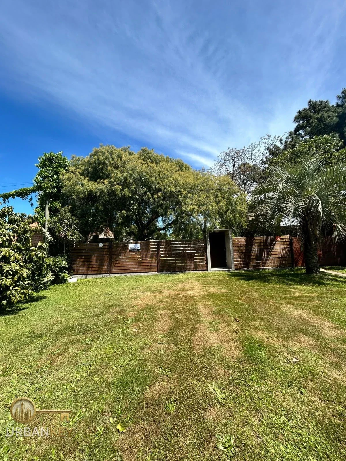 ALQUILER DE CASA DE 2 DORMITORIOS CON PISCINA, BARBACOA Y COCHERA EN SOLYMAR - Imagen 1