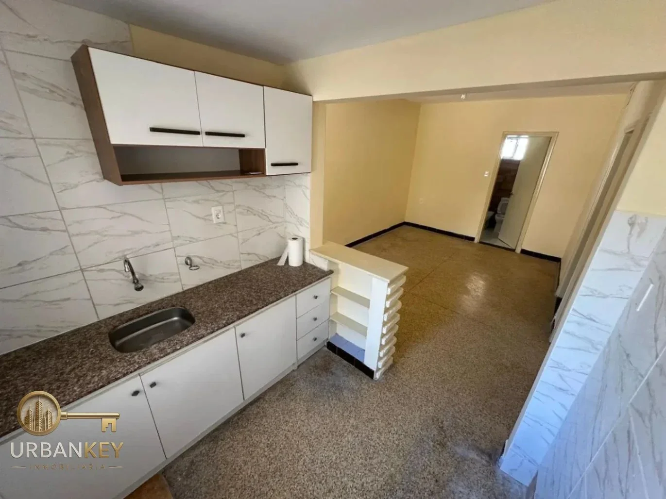 Apartamento en alquiler de 1 dormitorio y patio con parrillero en Brazo Oriental - Imagen 4