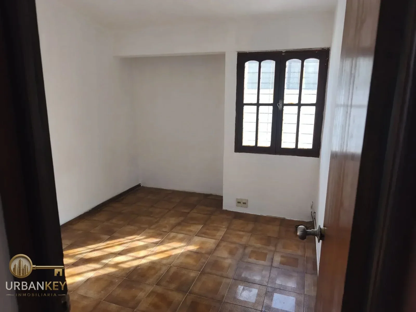 CASA EN ALQUILER 4 DORMITORIOS Y 2 BAÑOS CON COCHERA EN LAGOMAR SUR - Imagen 4